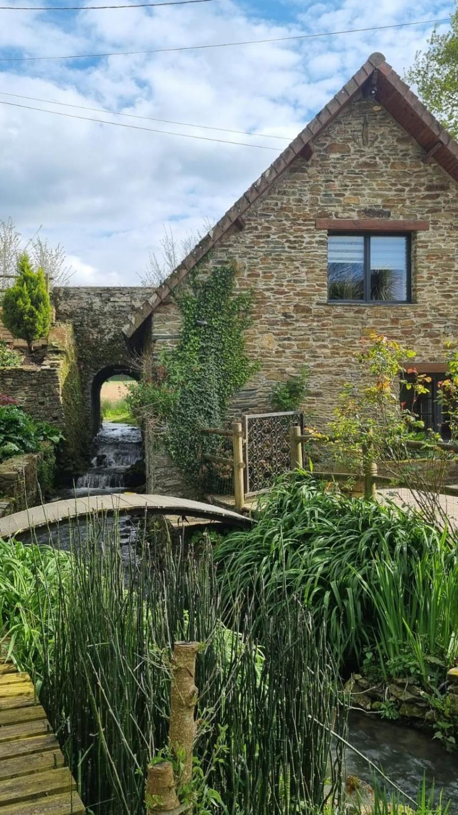 Ancien Moulin Pres D'Un Ruisseau Villa Sallen Buitenkant foto