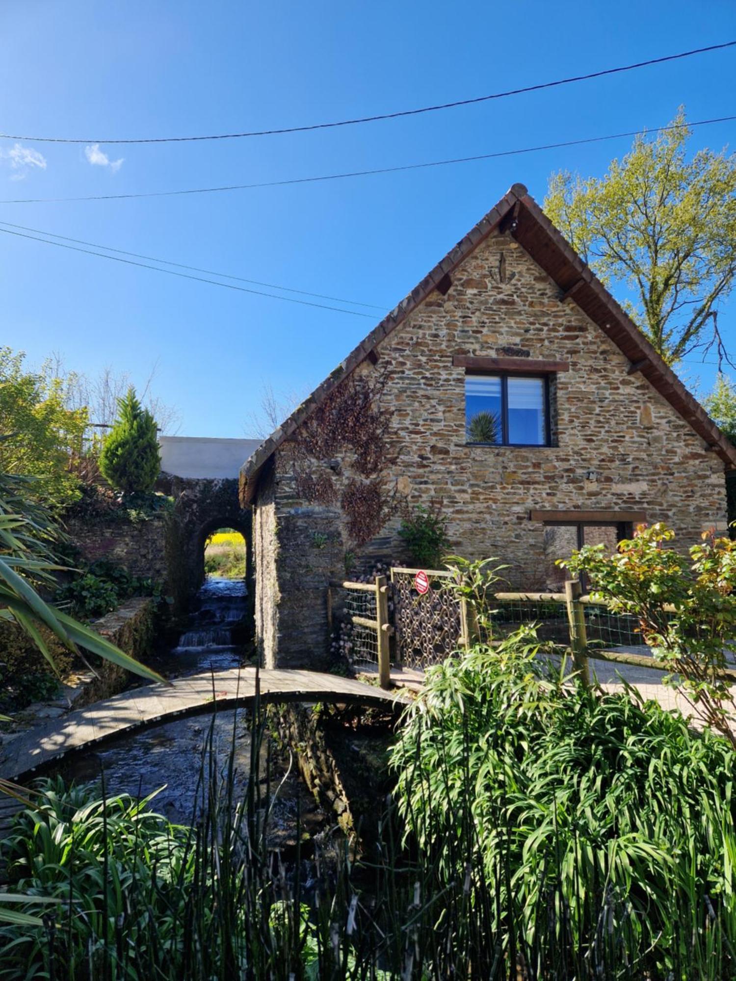 Ancien Moulin Pres D'Un Ruisseau Villa Sallen Buitenkant foto